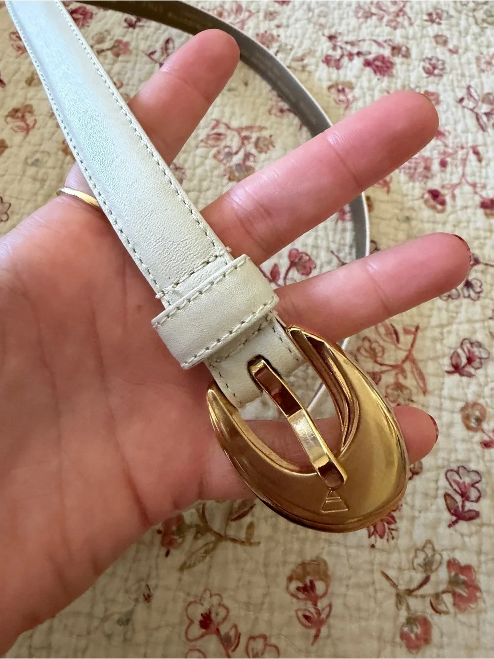 Vintage Liz Claiborne White leather Gold Buckle Leather Belt
